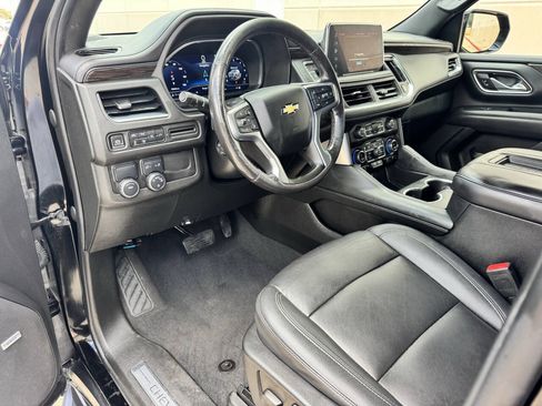 Used 2022 Chevrolet Suburban LT w/ Luxury Package RWD image 9