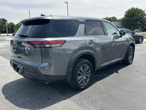 Used 2024 Nissan Pathfinder S FWD image 8