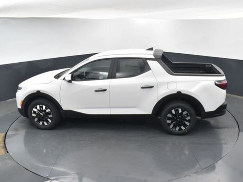 Used 2025 Hyundai Santa Cruz SE image 23