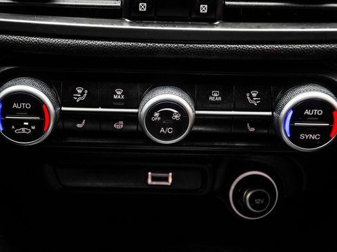 Used 2022 Alfa Romeo Giulia Ti image 21