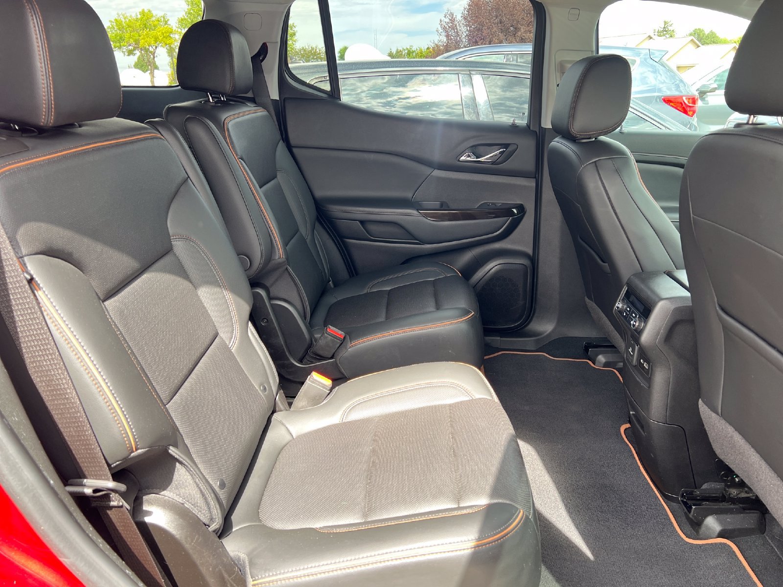 Used 2022 GMC Acadia AT4 w/ Technology Package AWD/4WD image 28