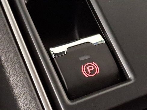 Certified 2025 Subaru Crosstrek 2.0i Premium image 24