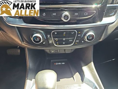 Used 2023 Chevrolet Traverse RS AWD/4WD image 17