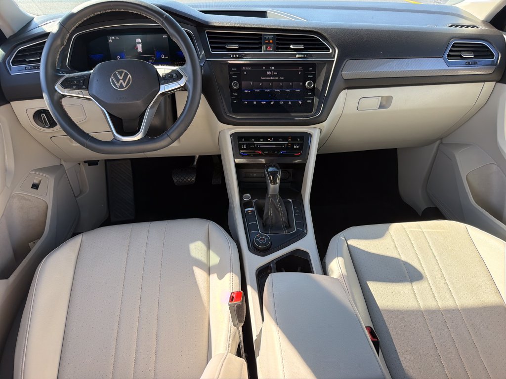 Certified 2022 Volkswagen Tiguan SE w/ Panoramic Sunroof Package AWD/4WD image 20