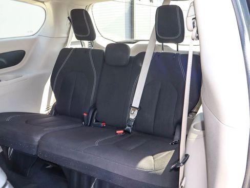 Used 2023 Chrysler Voyager LX FWD image 9