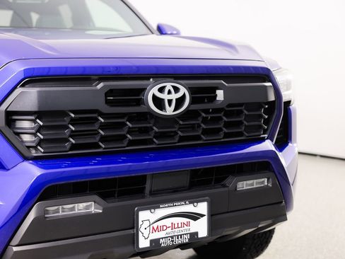 Used 2024 Toyota Tacoma TRD Off-Road image 4
