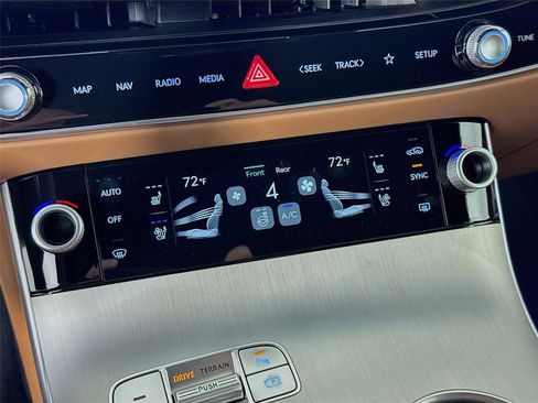 New 2026 Genesis GV70 2.5T Advanced w/ G1 Accessory Package AWD/4WD image 18