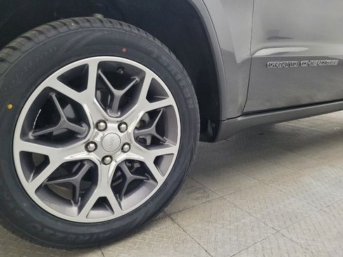 Used 2019 Jeep Grand Cherokee Limited AWD/4WD image 31