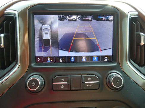Used 2021 Chevrolet Silverado 1500 High Country w/ Technology Package AWD/4WD image 32