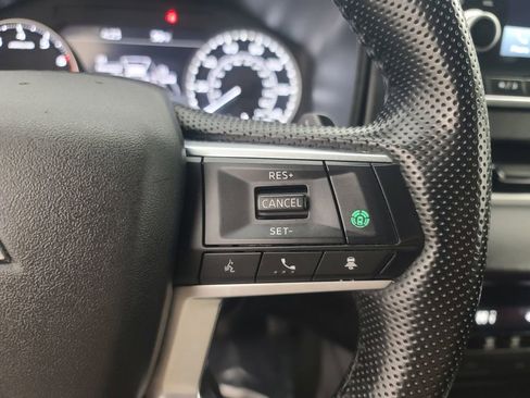 Used 2024 Mitsubishi Outlander SE image 28