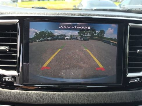 Used 2024 Chrysler Voyager LX FWD image 19