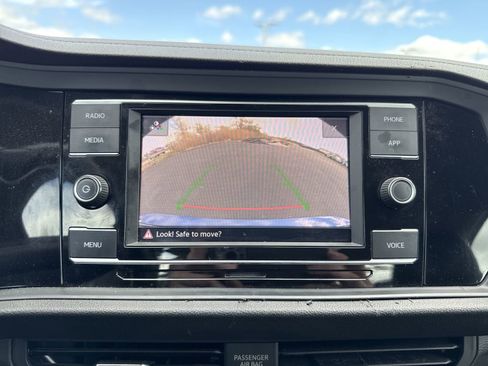 Used 2023 Volkswagen Jetta SE FWD image 17