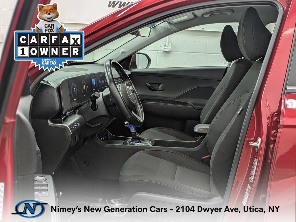 Used 2024 Hyundai Kona SEL AWD/4WD image 3
