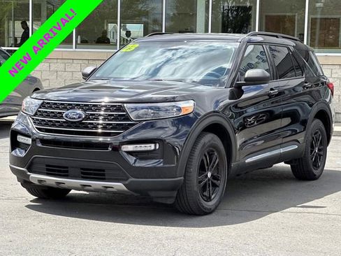 Used 2023 Ford Explorer XLT w/ Equipment Group 202A AWD/4WD image 4