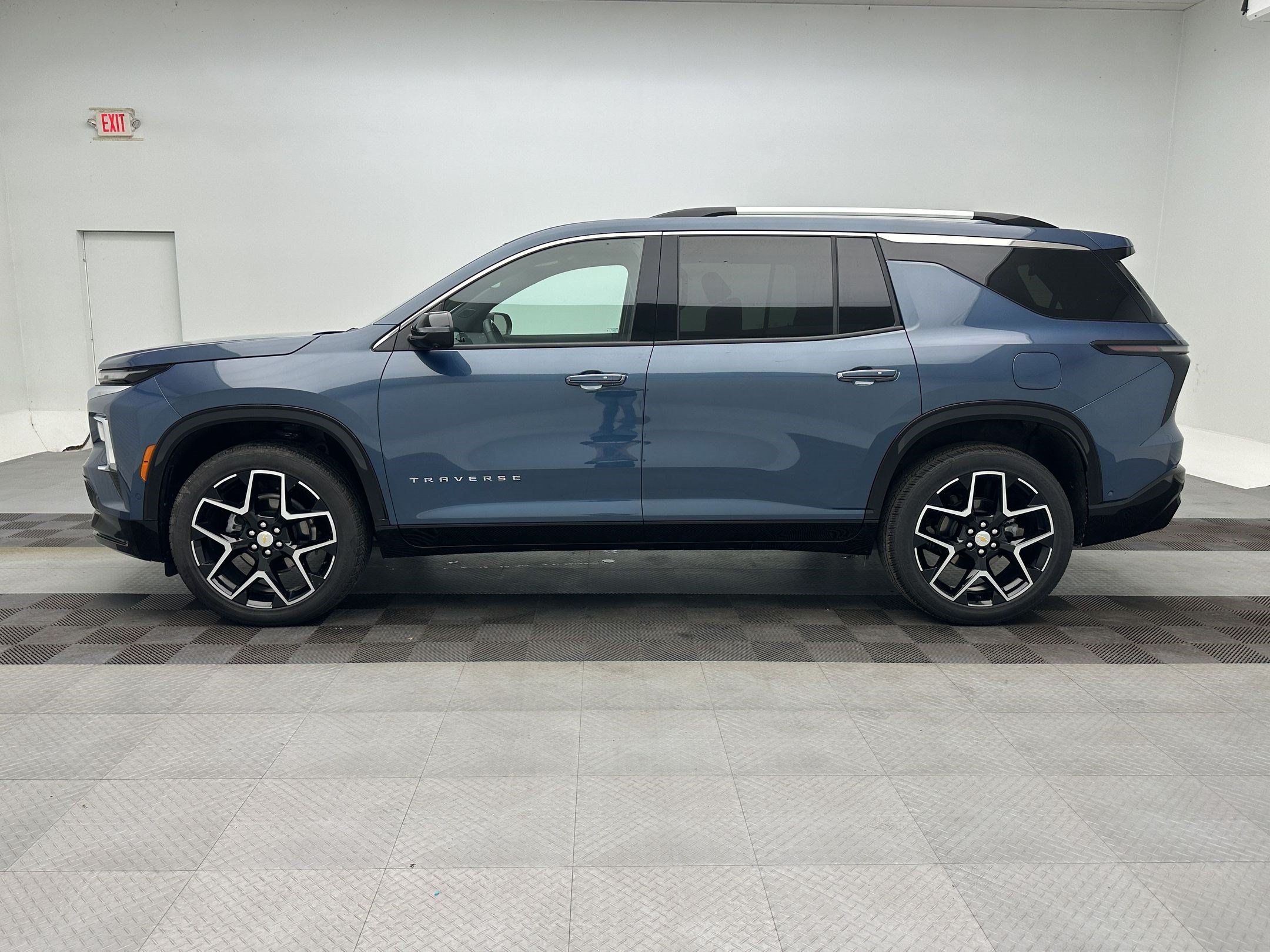 Certified 2026 Chevrolet Traverse High Country w/ LPO, Floor Liner Package AWD/4WD image 2