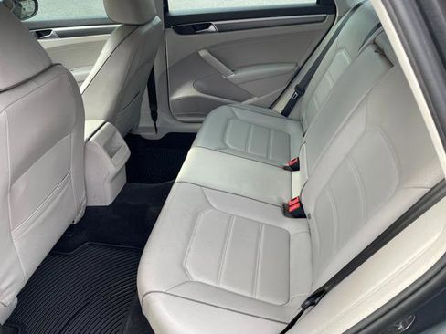 Used 2018 Volkswagen Passat 2.0T R-Line image 21