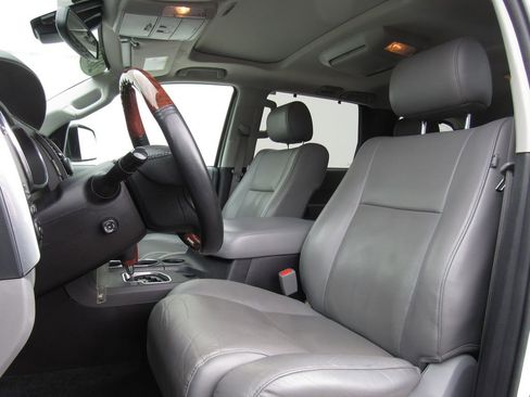 Used 2018 Toyota Sequoia Platinum AWD/4WD image 11