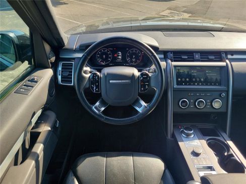 Used 2020 Land Rover Discovery Landmark AWD/4WD image 12