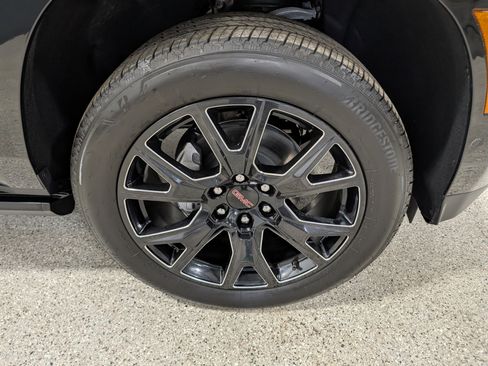 Used 2026 GMC Yukon Denali w/ Sun & Power Step Package AWD/4WD image 12