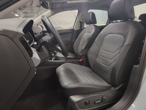 Used 2025 Volkswagen Jetta SEL image 15