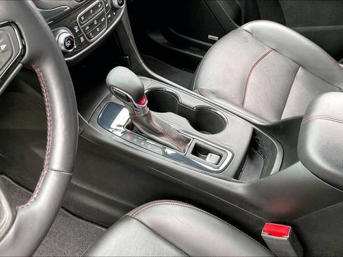 Used 2022 Chevrolet Equinox RS w/ RS Leather Package FWD image 11