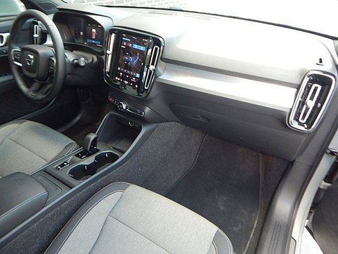 Used 2025 Volvo XC40 B5 Core AWD/4WD image 20