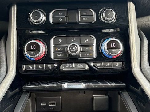 Used 2021 GMC Yukon Denali w/ Advanced Technology Package AWD/4WD image 30