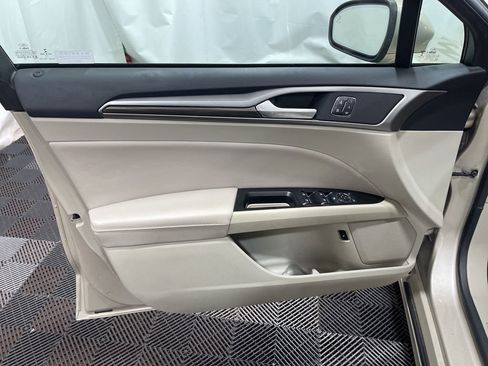 Used 2019 Ford Fusion SEL image 19