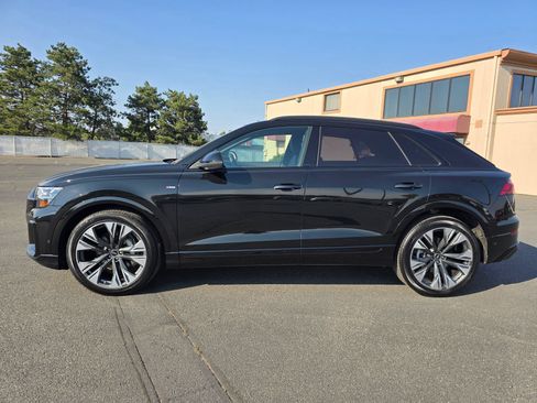 Certified 2025 Audi Q8 Prestige AWD/4WD image 3