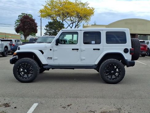 Used 2021 Jeep Wrangler Unlimited Sahara AWD/4WD image 2