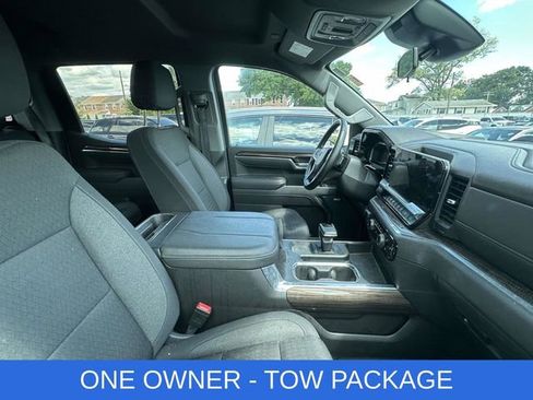 Used 2025 Chevrolet Silverado 1500 LT Trail Boss w/ Convenience Package II AWD/4WD image 2