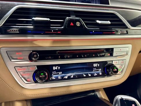 Used 2018 BMW 750i image 20