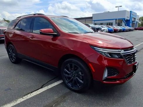 Certified 2022 Chevrolet Equinox RS w/ Infotainment Package image 2