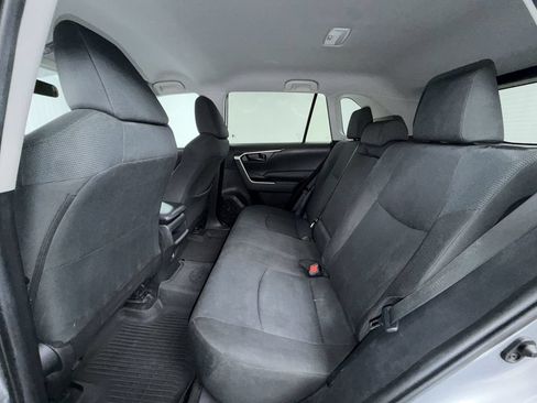 Used 2021 Toyota RAV4 LE FWD image 13