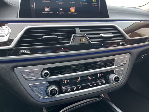 Used 2021 BMW 750i xDrive 750i xDrive w/ Luxury Rear Seating Package image 18