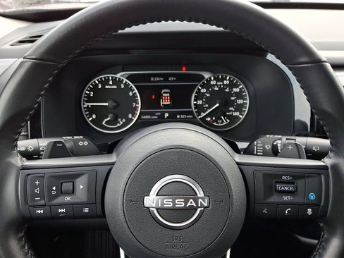 Used 2025 Nissan Pathfinder SV image 19