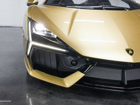 Used 2025 Lamborghini Revuelto image 4