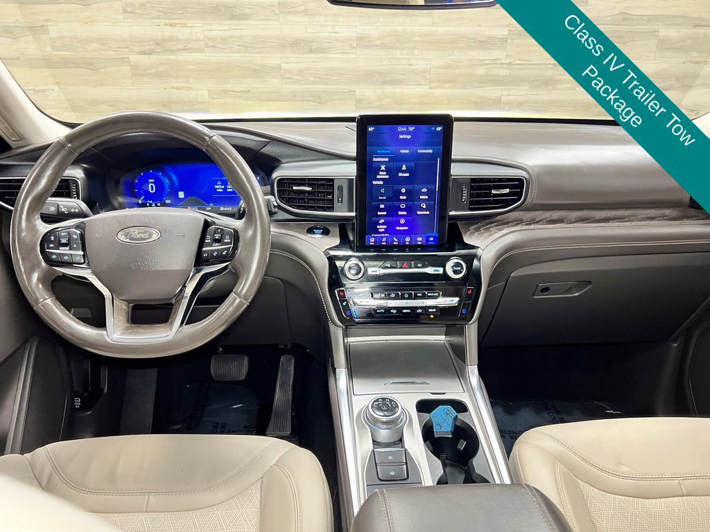 Used 2023 Ford Explorer Platinum w/ Technology Package AWD/4WD image 2