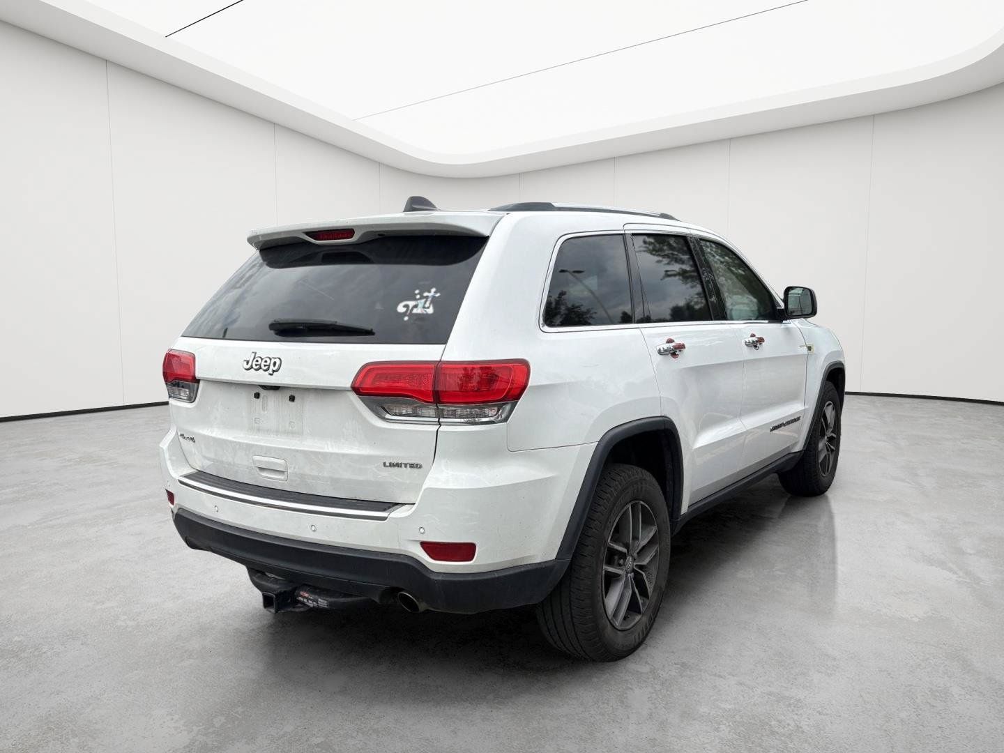 Used 2018 Jeep Grand Cherokee Limited AWD/4WD image 5
