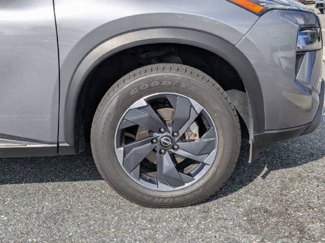 Used 2025 Nissan Rogue SV FWD image 10