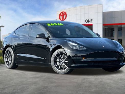Used 2023 Tesla Model 3 Standard Range image 2