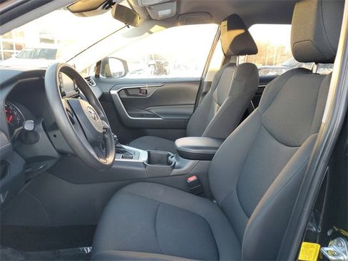 Used 2022 Toyota RAV4 LE image 10