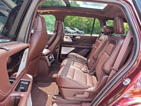 Used 2021 Lincoln Aviator Black Label w/ Class IV Trailer Tow Package AWD/4WD image 10