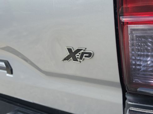 Used 2016 Toyota Tacoma SR5 RWD image 16