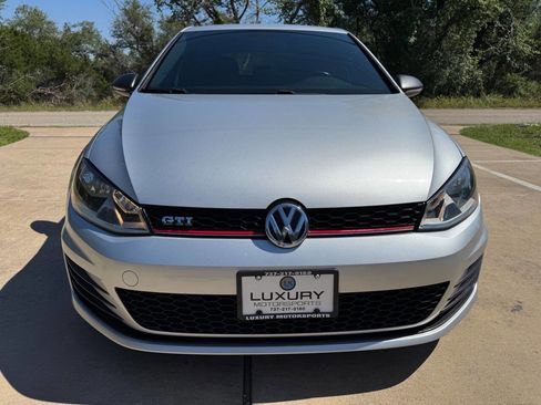 Used 2016 Volkswagen Golf 4-Door FWD image 3