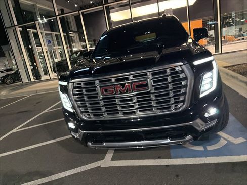 Used 2025 GMC Yukon Denali w/ Denali Reserve Package image 14