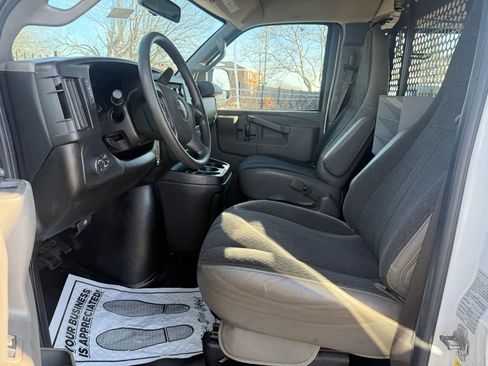 Used 2021 GMC Savana 2500 w/ Driver Convenience Package image 12