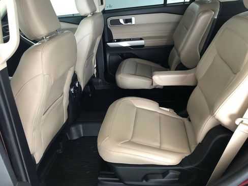 Used 2022 Ford Explorer XLT w/ Equipment Group 202A AWD/4WD image 8