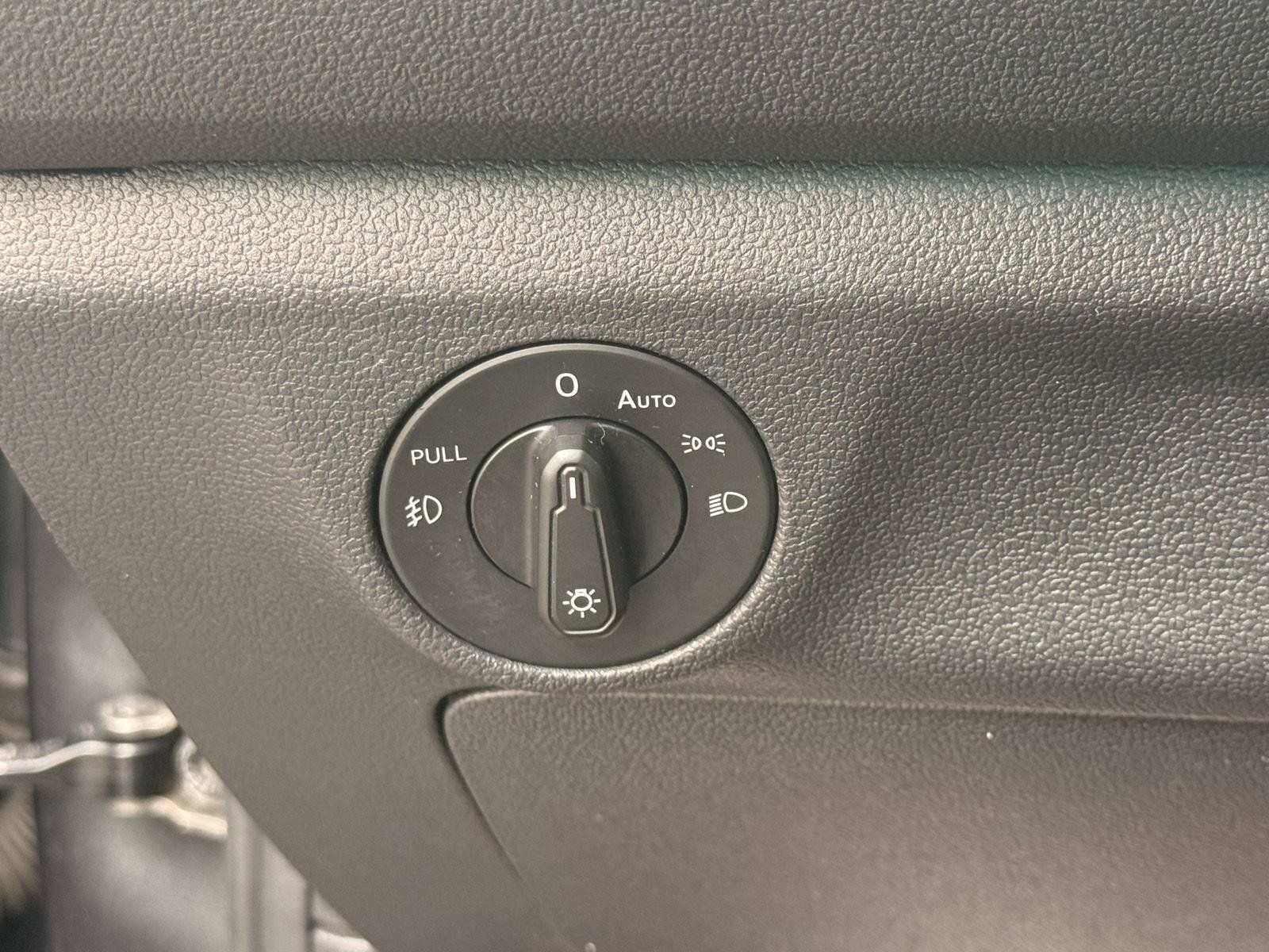 Used 2019 Volkswagen Jetta SEL Premium FWD image 30