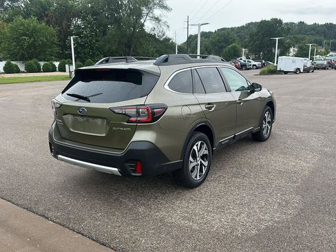 Used 2022 Subaru Outback Limited AWD/4WD image 3